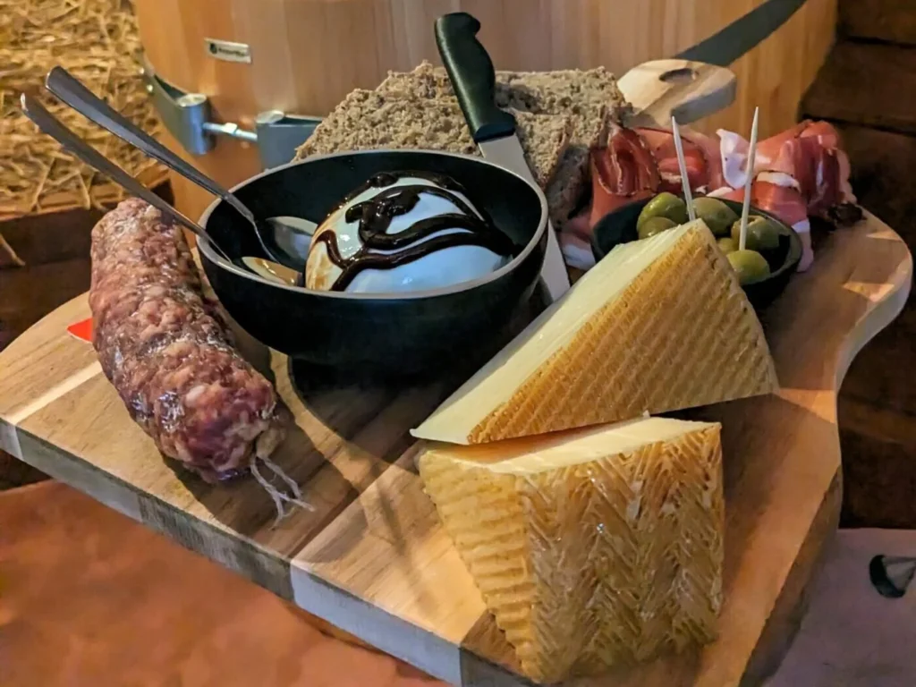 Holy Hop : moment de détente insolite dans un Beer Spa 2 Planche repas beer spa Lyon