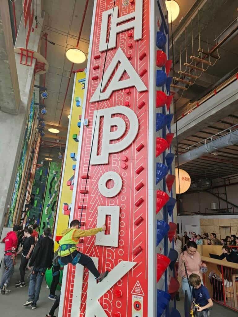 Où faire de l'escalade à Lyon ? (bloc & voie) 2 Escalade à Lyon : salle d'escalade Hapik