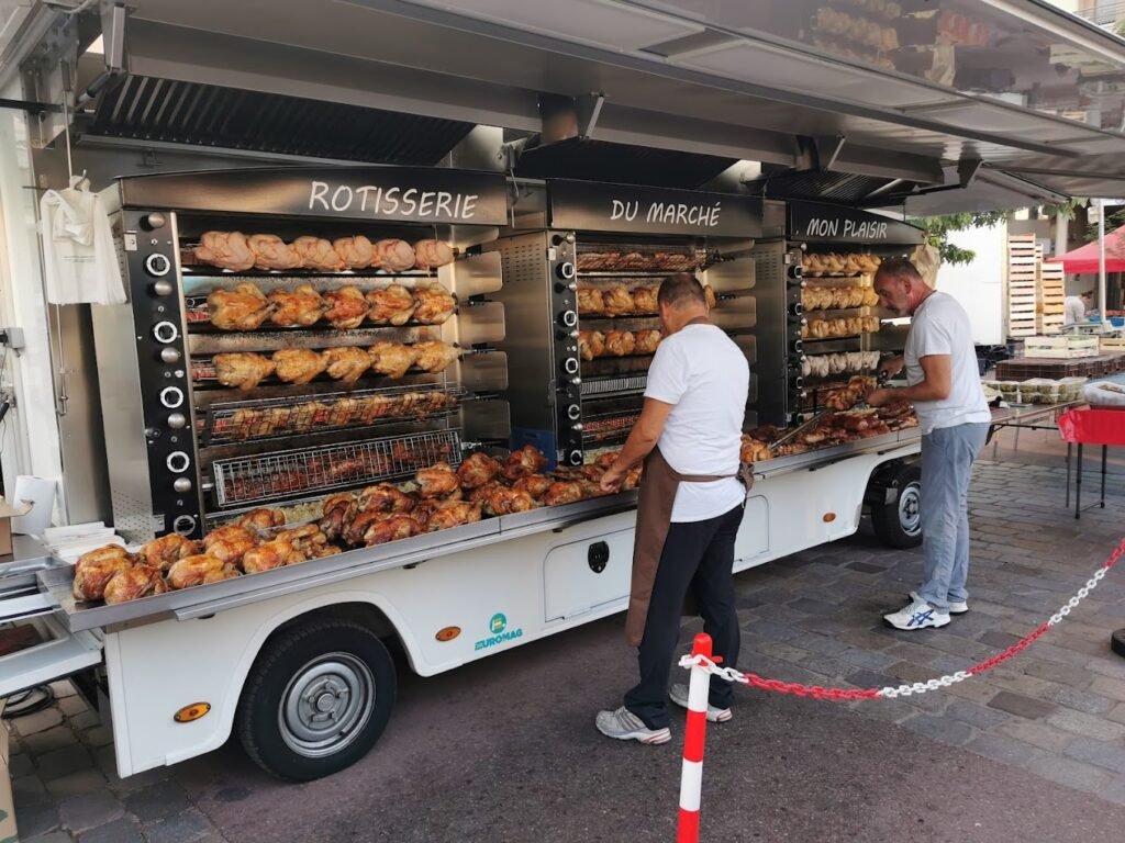 Itinéraires gourmands : les marchés de Lyon à découvrir 7 Marchés de Lyon : marché alimentaire de la place Ambroise Courtois