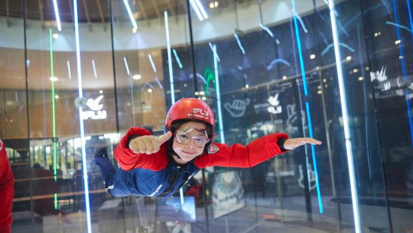 Activité insolite à Lyon : le guide des pépites cachées (Édition 2026) 13 Chute libre à Lyon : l'expérience iFly