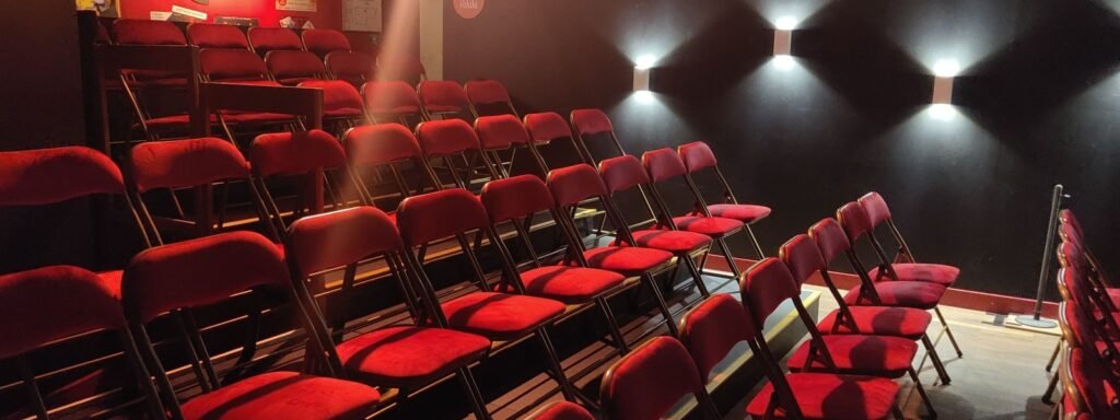 Les 10 meilleurs cafés théâtres à Lyon : votre guide pour une soirée inoubliable 2 Cafés théâtres à Lyon : le Rikiki