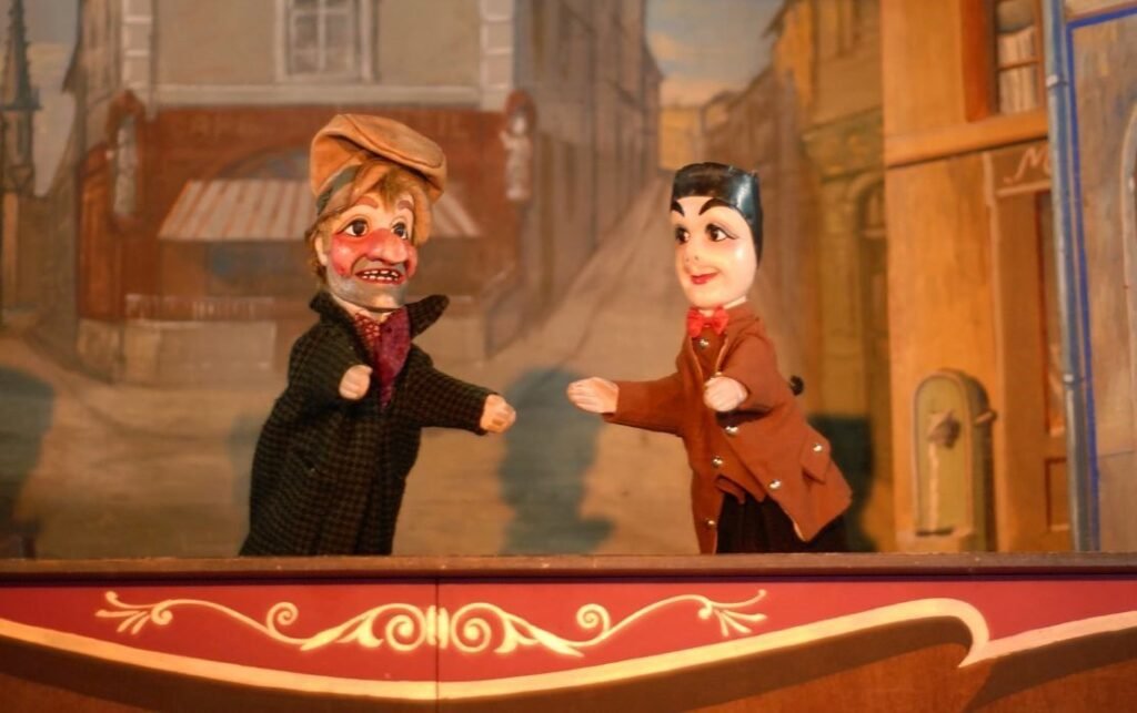🤯 Activités enfants à Lyon (week-end & vacances) : Le guide complet pour des parents sereins 4 Théâtre Guignol à Lyon : activités enfants à Lyon