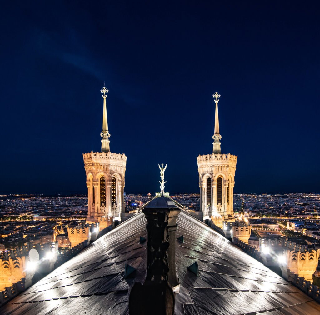 Activité insolite à Lyon : le guide des pépites cachées (Édition 2026) 2 Visite des toits de le Basilique Fourvière : expérience insolite à Lyon