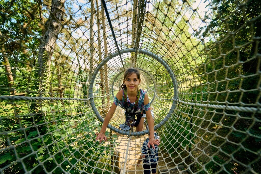 Sorties en famille à Lyon : le guide ultime pour occuper vos gones 6 France Aventures Lyon : parcours accrobranche au Fort de Bron