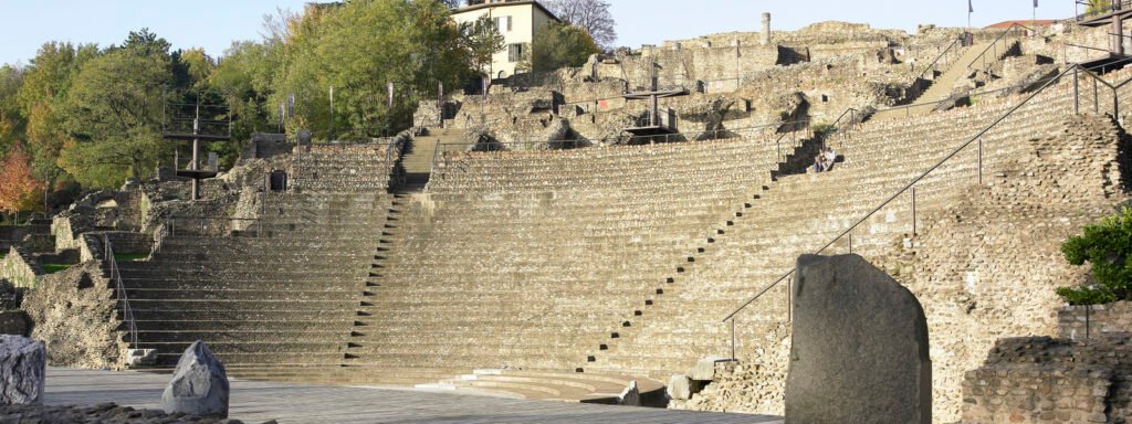 Que faire à Lyon ? Le guide ultime 2026 pour les Lyonnais et les visiteurs (visites, sorties, gastronomie, insolite) 2 Sorties culturelles à Lyon : Lugdunum Théâtres Romains