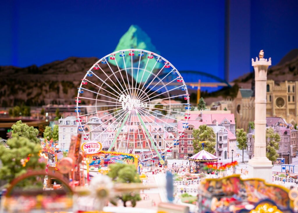 ☔ Que faire à Lyon quand il pleut ? Le guide XXL pour sauver votre journée (Musées, Fun & Détente) 4 Mini World Lyon