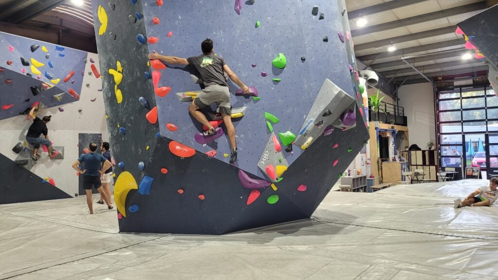 Où faire de l'escalade à Lyon ? (bloc & voie) 3 BlocSession Lyon Centre : salle d'escalade à Lyon