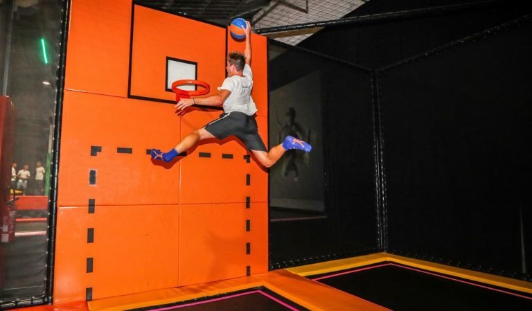 Trampoline park à Lyon : les 5 meilleurs parcs à tester en 2026 (test, prix, âges, anniversaires) 3 Trampoline Park You Jump : salle trampoline Lyon